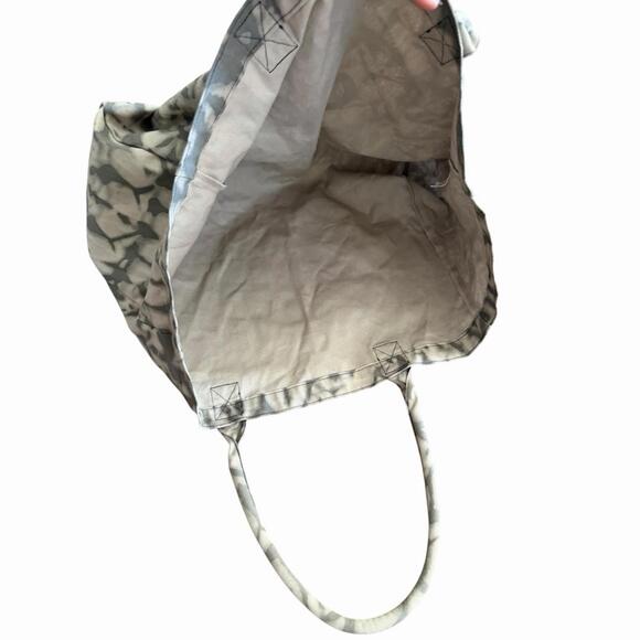 ALO Yoga Iconic Shopper Gray Tie-Dye Canvas Large Tote Bag Gym Travel Authentic - Picture 3 of 8